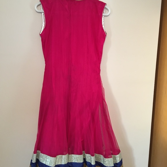 Gorgeous embroidered Indian Anarkali suit - Picture 3 of 4